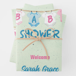 Hoja De Papel De Regalo Baby Shower con ropa de bebé personalizada
