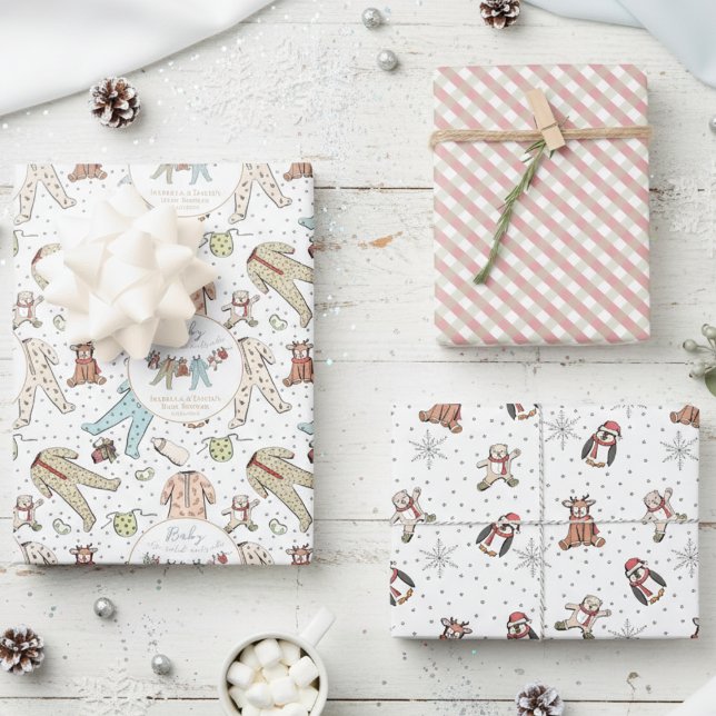 Hoja De Papel De Regalo Bebé, frío fuera del Baby Shower invernal (Christmas Baby Pajamas and Penguin, Reindeer, Teddy Bear Pattern for Winter Baby Shower Gift Wrap)