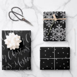 Hoja De Papel De Regalo Black And Silver Feliz Christmas Snflakes Stars<br><div class="desc">Navidades envolver el juego de papel de regalo presentan caligrafía moderna de plata falsa alegre escritura navideña,  copos de nieve audaces y patrones de estrellas en color editable fondo negro. Seleccione "Haga clic para hacer más personalizar" para ajustar el color de fondo del personalizado o el tamaño del patrón.</div>