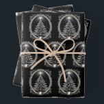 Hoja De Papel De Regalo Black Christmas Tree Vintage<br><div class="desc">Envuelva sus regalos de vacaciones con elegancia intemporal con este impresionante juego de sábanas de papel de envoltura negra, cada una con un hermoso y detallado patrón de árboles de Navidad de estilo vintage enmarcado en bordes decorativos ornamentales. Este lujoso envoltorio de regalo para vacaciones está diseñado para hacer que...</div>