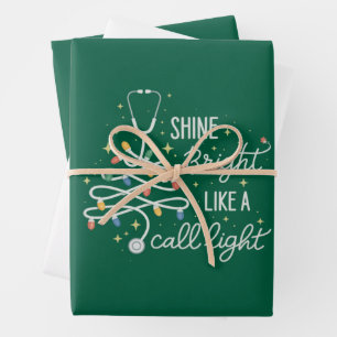Hoja De Papel De Regalo Brilla como una enfermera nocturna de Navidad dive