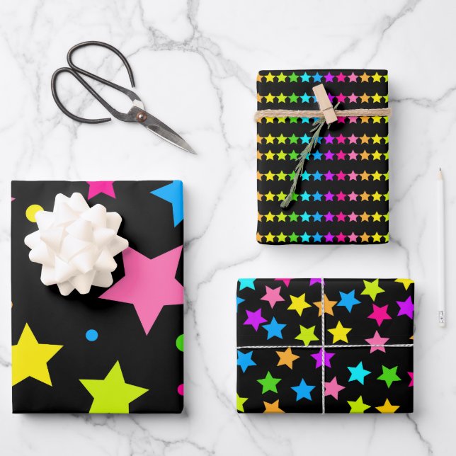 Hoja De Papel De Regalo Brillantes estrellas de neón en negro (Anverso)