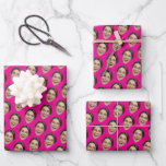 Hoja De Papel De Regalo Cara Divertida Rosa Cumpleaños Foto Personalizada<br><div class="desc">Agrega risa y personalidad a tus regalos y celebraciones con Papel de Regalo Personalizado Cara Divertida. Con un estampado repetido de la cara o el objeto que elijas,  este detalle para envolver convierte al instante cualquier regalo en un momento memorable.</div>