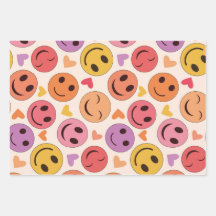 Caras felices sonrientes coloridas con corazones