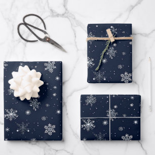 Hoja De Papel De Regalo Copos de nieve blancos en un fondo azul oscuro