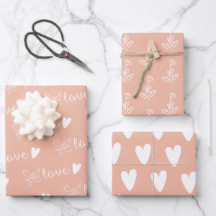 Hoja De Papel De Regalo Corazón blanco rosado de Rubor floral con amor