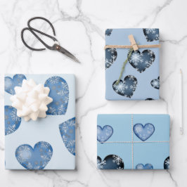 Hoja De Papel De Regalo Corazones de color azul invernal con copos de niev