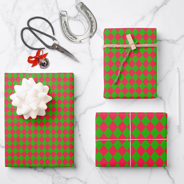 Hoja De Papel De Regalo Diamond Harlequin 3 escalas Verde Rojo (Fun red and green jockey silks diamond harlequin pattern wrapping paper sheets in three scales..)