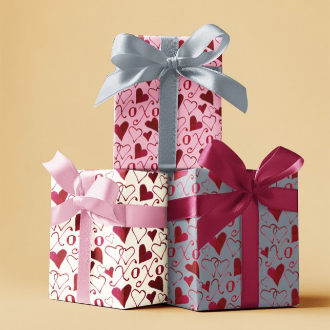 Hoja De Papel De Regalo El día de San Valentín Romántico de Calligrafía XX (I hand-illustrated this whimsical heart and XXOO design using India ink and an old-school dip pen.)