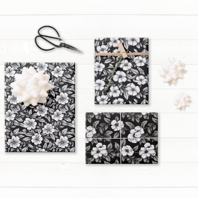 Hoja De Papel De Regalo Elegante Floral en Blanco y Negro (Pretty floral black and white gift wrap will make your gift stand out from the rest.)