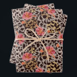 Hoja De Papel De Regalo Estampado floral de leopardo<br><div class="desc">Un diseño divertidísimo de flores rosa caliente y manchas de leopardo negras en un fondo taupe,  estas hojas de papel de regalo son perfectas para fiestas de cumpleaños,  despedidas de soltera,  baby showers,  fiestas de boda o cualquier ocasión. Artículos COINCIDENTES en nuestra tienda.</div>