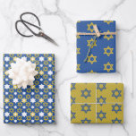 Hoja De Papel De Regalo Estrella azul y dorada de David<br><div class="desc">Bonito conjunto de papel de envolvimiento azul y dorado. Este diseño presenta una estrella dorada y azul de diseño de David. ¡Compra el tuyo hoy! Material gráfico creado por: AMBilustrations http://www.etsy.com/shop/AMBillustrations/</div>