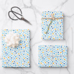 Hoja De Papel De Regalo Estrellas judías de Chanukah Copas de nieve Oro Az<br><div class="desc">A veces solo tienes unos cuantos artículos para envolver a Chanukah, y no quieres comprar un rollo enorme de papel de envoltura de Chanukah que permanecerá en tu armario durante años. Esta selección de tres hojas de papel de envoltura de Chanukah es perfecta para envolver algunos regalos. Tres hojas separadas...</div>
