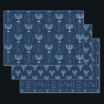 Hoja De Papel De Regalo Filipo metálico Hanukkah Menorah<br><div class="desc">Aquí tenemos una hermosa hoja de papel para envolver perfecta para las vacaciones. La primera hoja presenta una menorah de filigre metálica y las palabras Paz, Amor, Luz dentro de un marco decorativo sobre un fondo azul oscuro. La segunda hoja presenta una menorah de filigre metálica sobre un fondo azul...</div>