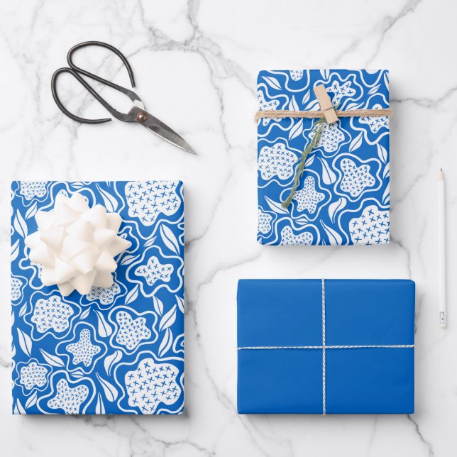 Hoja De Papel De Regalo Floral azul y blanca (Anverso)