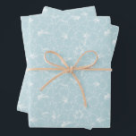 Hoja De Papel De Regalo Floral blanca sobre azul<br><div class="desc">Tres hojas de papel envuelto presentan un contorno de flores de hibisco blanco tropical sobre un fondo azul pálido (o cualquier color que elija). Hermoso envoltorio de regalo para cumpleaños,  boda,  aniversario o cualquier ocasión. MÁS colores en nuestra tienda.</div>