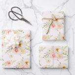 Hoja De Papel De Regalo Flores Rubor Garden<br><div class="desc">Bonitas sábanas de papel envolvente con elegantes flores acuarelas sobre un fondo rosa pálido. COINCIDIENDO elementos de nuestra colección.</div>