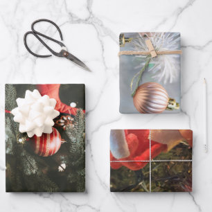 Hoja De Papel De Regalo Fotografía de cierre de decoraciones de árbol de N