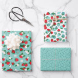 Hoja De Papel De Regalo Fresas Rojas Dulces Flores Blancas Patrón Azul<br><div class="desc">Hojas de papel de regalo temático de fresa rojo y azul con tres patrones de fresa coincidentes: una hoja con fresas rojas, hojas y flores blancas sobre un fondo azul, una hoja con muchas fresas en rojo y tonos de azul y turquesa, y una hoja turquesa con pequeñas semillas de...</div>