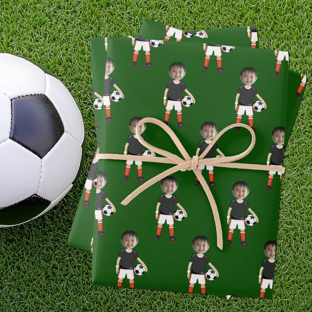 Hoja De Papel De Regalo Funny Kids Soccer Player Photo Custom Green (Subido por el creador)