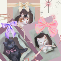 Gatitos antiguos rompiendo el envoltorio de regalo