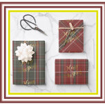 Hoja De Papel De Regalo Gold Merry Christmas Red Green Plain<br><div class="desc">En el Espíritu de los Navidades,  tres sábanas estampadas,  con oro Feliz Navidad y mantas rojas y verdes,  un lugar destacado para el envoltorio de regalos. Cualquier pregunta de diseño sólo envía un correo electrónico a charmdesignstudio@rcn.com y nos complacerá ayudar.</div>