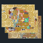 Hoja De Papel De Regalo Gustav Klimt Fulfillment Nouveau Couple<br><div class="desc">Gustav Klimt, Fulfillment 1910-1911 Art Nouveau Couple con el diseño giratorio de Klimt y la hermosa pintura de oro.</div>