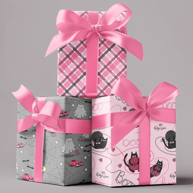 Hoja De Papel De Regalo Halloween rosa para niños Boo Kitty Love Kittens (Cute Spooky Playful Kittens Playing with Pink Yarn that Spells "Boo", Cat Ghosts and Pink Plaid.)