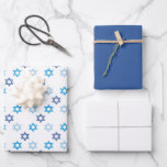 Hoja De Papel De Regalo Hanukkah Star of David Set<br><div class="desc">Un diseño asombroso, este papel de envoltura con la temática de la Estrella de David es perfecto para Hanukkah y eventos relacionados con los judíos. Con diferentes tonos de estampados azules de la estrella de David sobre un fondo blanco, el conjunto tiene papel de envoltura azul y blanco. ¡Haga su...</div>