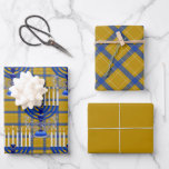 Hoja De Papel De Regalo Judío-Menorah-Plaid-Gold<br><div class="desc">De mi nueva colección judía llegando a las tiendas ahora... MENORAH PLAID GOLD. Un gran diseño menorah plateado y azul detallado de 9 bifurcaciones sobre un patrón de fondo de fondo de fondo. Todas las velas aparecen iluminadas. El patrón de plaid es oro, azul y blanco. Tienes 3 hojas de...</div>