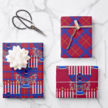 Hoja De Papel De Regalo Judío-Menorah-Plaid-Pomegranato-Rojo<br><div class="desc">De mi nueva Colección Judía entrando a las tiendas ahora... MENORAH PLAID Pomegranate Red. Un gran diseño menorah plateado y azul detallado de 9 bifurcaciones sobre un patrón de fondo de fondo. Todas las velas aparecen encendidas. El patrón de plaid es oro, azul y rojo granado. Tienes 3 hojas de...</div>