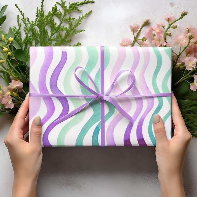 Hoja De Papel De Regalo Líneas de acuarela violeta y verde onduladas (Subido por el creador)