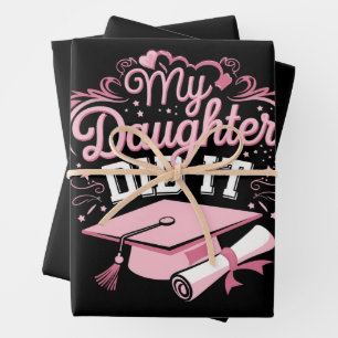 Hoja De Papel De Regalo Mi hija lo hizo Familia de graduación rosa graduad