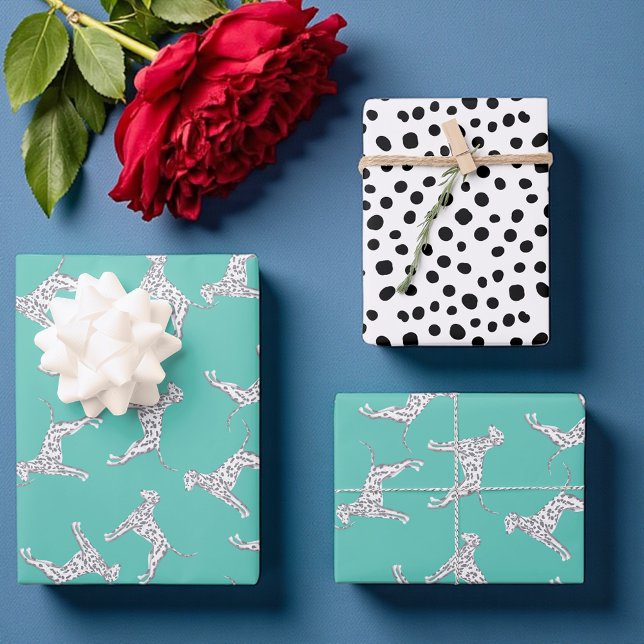 Hoja De Papel De Regalo Moda verde azuladas manchas dálmatas (Playful Dalmatian dog print gift wrap in bold black and white  and aqua on a fresh backdrop.)