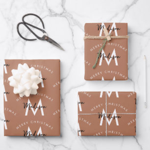 Hoja De Papel De Regalo Monograma rojo de navidad marrón personalizada