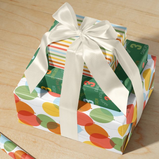 Hoja De Papel De Regalo Nacimiento del patrón mixto de maravilla natural (coordinated custom birthday gift wrap with balloons, stripes and a year in soft natural hues)