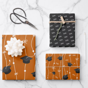 Hoja De Papel De Regalo Naranja Quemado y Toss de Graduación Negra