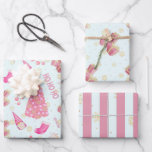Hoja De Papel De Regalo Navidades blancos de la espuma rosa de Relieve met<br><div class="desc">Un divertido y lindo Navidades Frost White Pink envuelto de papel con árboles de Navidad,  gnomos,  regalos y copos de nieve.</div>