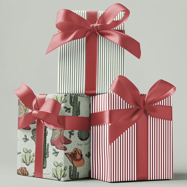 Hoja De Papel De Regalo Navidades Country Cowboy Howdy (Howdy Christmas Wrapping Paper. Cowboy Boots, Cacti, Cowboy Hats, Holly Berries, Stars and Stripes.)