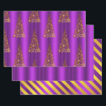 Hoja De Papel De Regalo Navidades de oro metálico y morado<br><div class="desc">Un colorido conjunto de Navidades dorados y púrpura envuelto en papel con una hoja de rayas diagonales púrpura y dorada, una hoja de púrpura metálica y un patrón de árboles de Navidad dorados sobre un fondo morado metálico. Este elegante y decorativo conjunto de papel de envolver hará que cualquier regalo...</div>