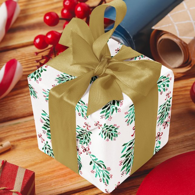 Hoja De Papel De Regalo Navidades dibujados a mano de patrón Mistletoe (Hand-drawn mistletoe greenery gift wrap lends special elegance to your Christmas gifts.)