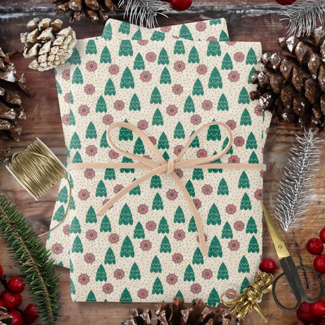 Hoja De Papel De Regalo Navidades Faux Patchwork Treys y Poinsettias (Christmas Faux Patchwork Trees and Poinsettias Wrapping Paper Sheets by Leapfroglisics Shop)