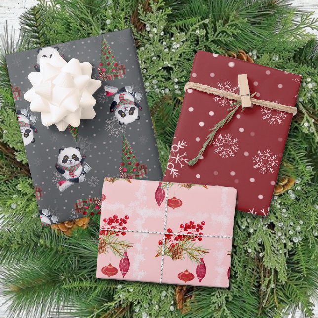 Hoja De Papel De Regalo Navidades Gris Rojo Panda de invierno moderno (Subido por el creador)