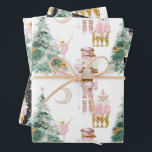 Hoja De Papel De Regalo Navidades Nutcracker color rosa invierno maravillo<br><div class="desc">Navidades Nutcracker color de agua de invierno rosa maravilloso</div>