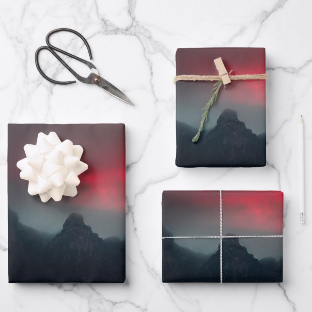 Hoja De Papel De Regalo Nubes, niebla y montañas ardiendo (Anverso)