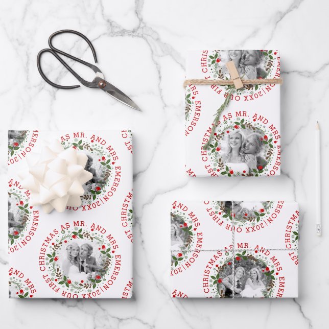 Hoja De Papel De Regalo Nuestra primera Navidad como Sr. y Sra. tres fotos (Anverso)