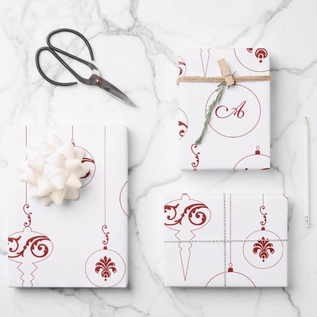 Hoja De Papel De Regalo Ornamentos de Berry Red Navidades Monograma Bauble (Anverso)