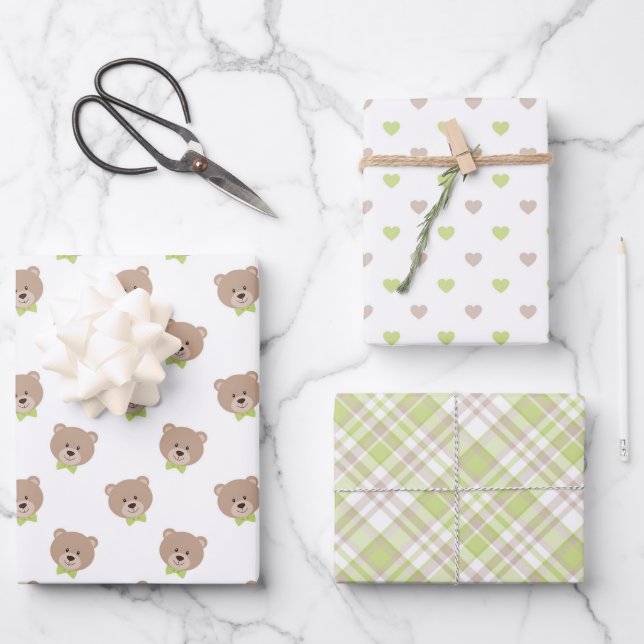 HOJA DE PAPEL DE REGALO PASTEL GREEN & TAN TEDDY BEAR FRENTE A HEARTS PLAI (Anverso)