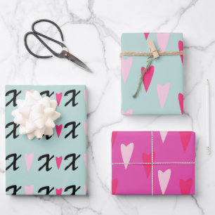 Hoja De Papel De Regalo Patrón de corazones y X rosados modernos