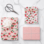 Hoja De Papel De Regalo Patrón de flores blancas de fresas rosadas y dulce<br><div class="desc">Hojas de papel con la temática de fresa roja y rosa con tres patrones de fresa que coinciden: una hoja con fresas rojas, hojas y flores blancas con un fondo rosado, una hoja con muchas fresas en rojo y dos tonos rosas, y una hoja rosa con pequeñas semillas de fresa...</div>